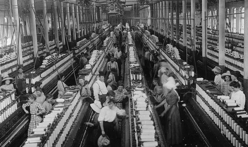 “From Family to Factory: The Transformative Journey of Women’s Lives During the Industrial Revolution”